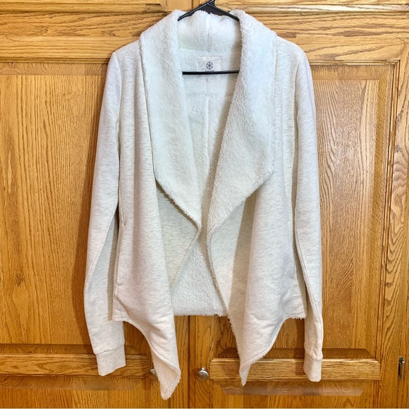 Gaiam ultra soft fleece lined sweatshirt , size extra small - Picture 2 of 9